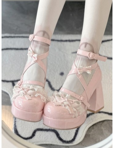 Haut à volants et dentelle avec patchs nœud et cœur, chaussures Lolita