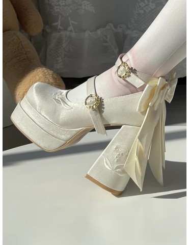 Mary Janes à plateforme blanche satinée, nœud amovible et broderie de