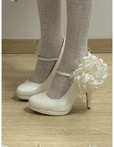 Escarpins Lolita classiques couleur crème avec détails floraux