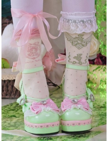 Escarpins en cuir synthétique vert avec détails nœud et cœur