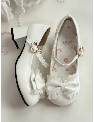 Mary Janes blanches à talons moyens, nœud, dentelle et boucle ours
