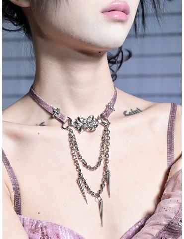 Collier choker pastel violet avec strass, chaînes retombantes et pende