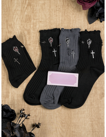 Chaussettes gothiques à motifs squelette, croix et chauve-souris