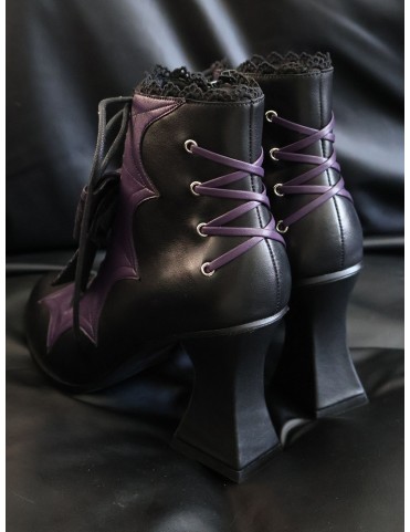 Bottines gothiques à talons hauts noires et violettes