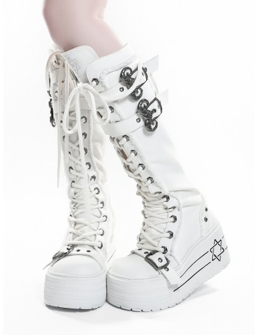 Bottines blanches à plateforme punk, détail brut, motif hexagramme et