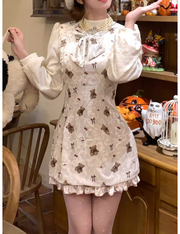 Robe longue beige à imprimé ours vintage avec détails en dentelle