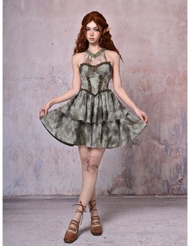 Robe verte cintrée à encolure halter, esprit féérique tie-dye