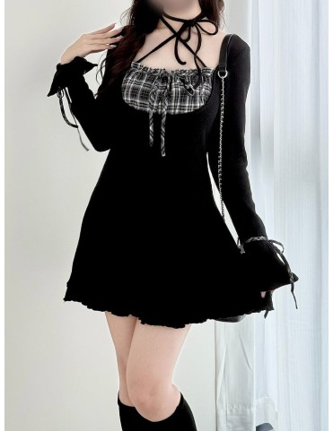 Robe halter noire à carreaux et poignets évasés