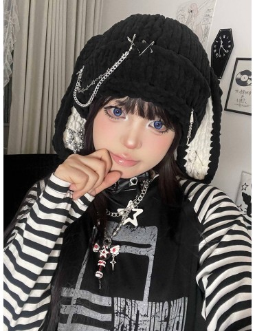 Bonnet d'hiver Black Bunny avec chaîne et détails