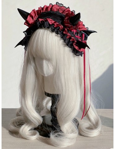 Serre-tête gothique en dentelle noire avec volants et cornes de diable