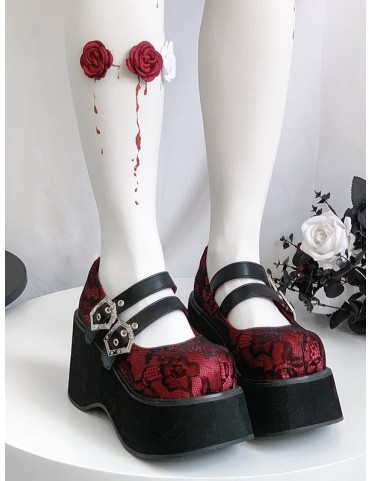 Chaussures à plateforme rouges à boucle et lacets