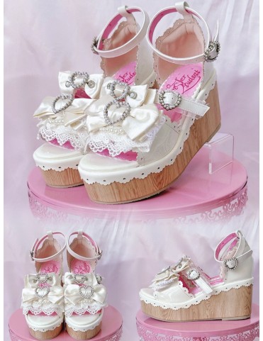 Sandales compensées blanches Old School Lolita - Boucles cœurs perlées