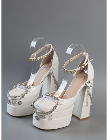 Escarpins blancs à bride cheville, ornés de strass et chaîne amovible